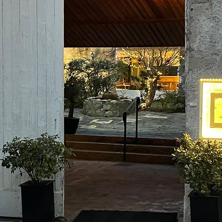 La Cour Carree Hotel Perrier Exterior photo